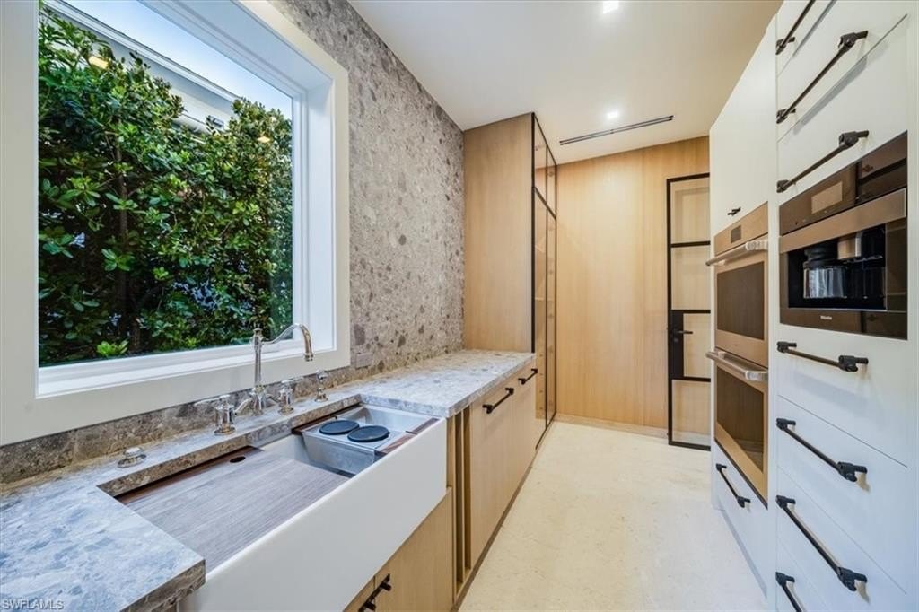 NAPLES, Florida, 34102, United States, 5 Bedrooms Bedrooms, ,5.5 BathroomsBathrooms,Residential,Forsale,1995082