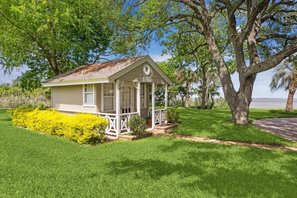 La Porte, Texas, 77571, United States, 5 Bedrooms Bedrooms, ,5.5 BathroomsBathrooms,Residential,Forsale,1954149