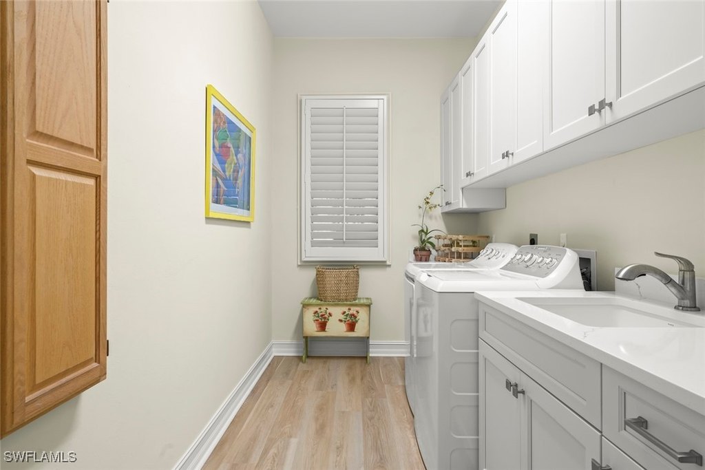 Sanibel, Florida, 33957, United States, 4 Bedrooms Bedrooms, ,3 BathroomsBathrooms,Residential,Forsale,1886413