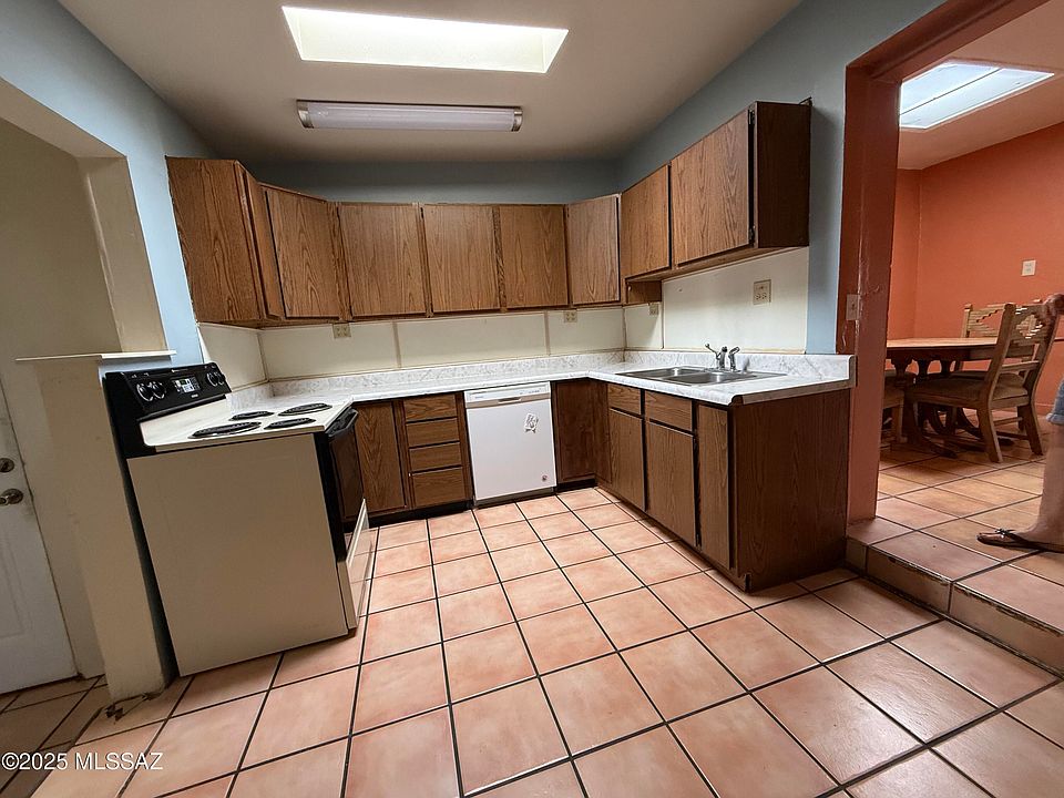 Tucson, Arizona, 85719, United States, 3 Bedrooms Bedrooms, ,2 BathroomsBathrooms,Residential,Forsale,1893883