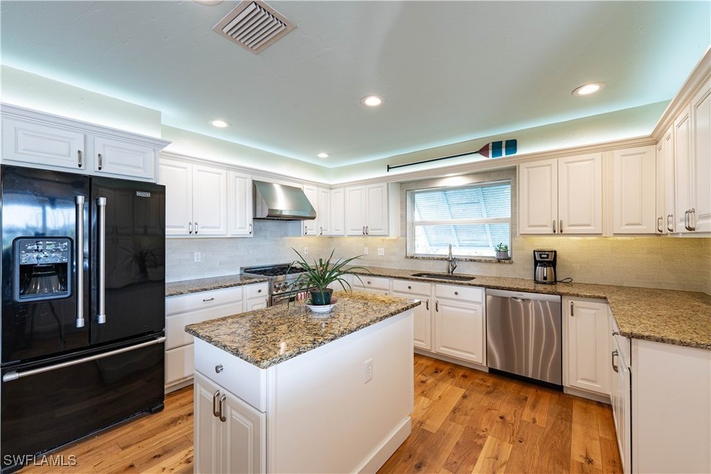 Sanibel, Florida, 33957, United States, 3 Bedrooms Bedrooms, ,2 BathroomsBathrooms,Residential,Forsale,1971950