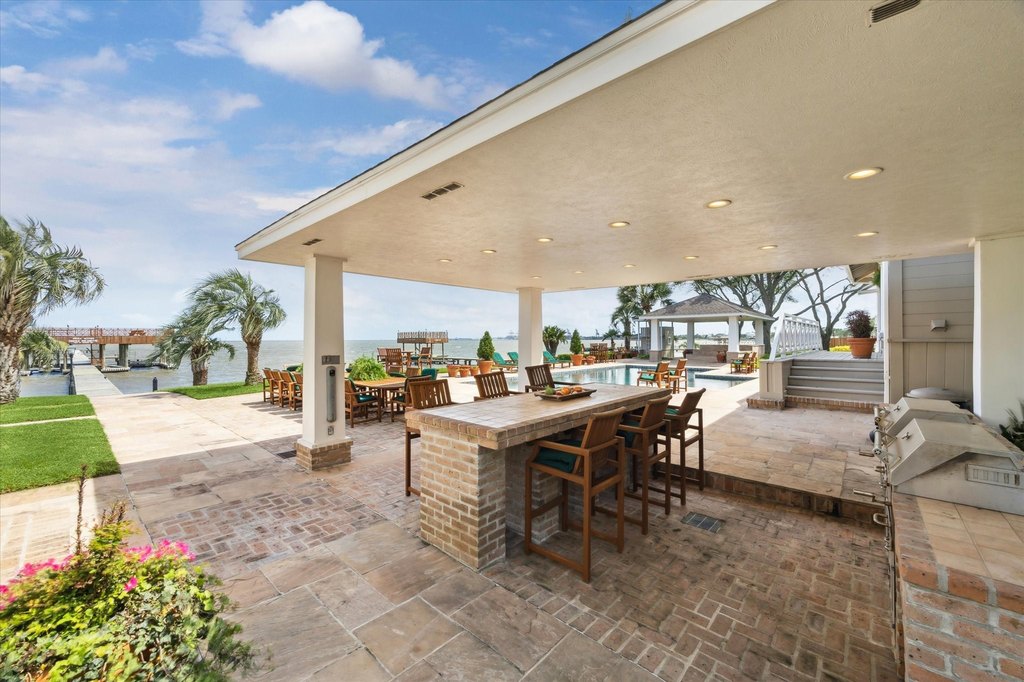 La Porte, Texas, 77571, United States, 5 Bedrooms Bedrooms, ,5.5 BathroomsBathrooms,Residential,Forsale,1954149
