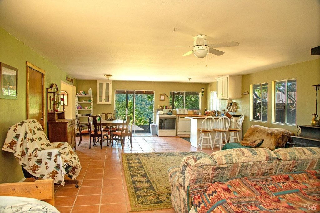 Cloverdale, California, 95448, United States, 3 Bedrooms Bedrooms, ,1 BathroomBathrooms,Residential,Forsale,1953121