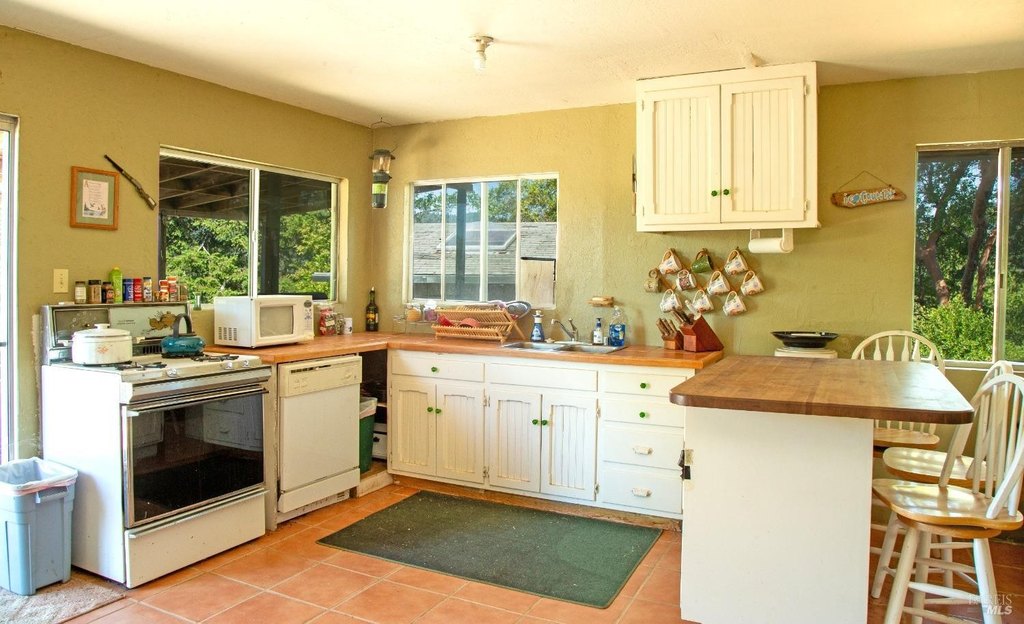 Cloverdale, California, 95448, United States, 3 Bedrooms Bedrooms, ,1 BathroomBathrooms,Residential,Forsale,1953121