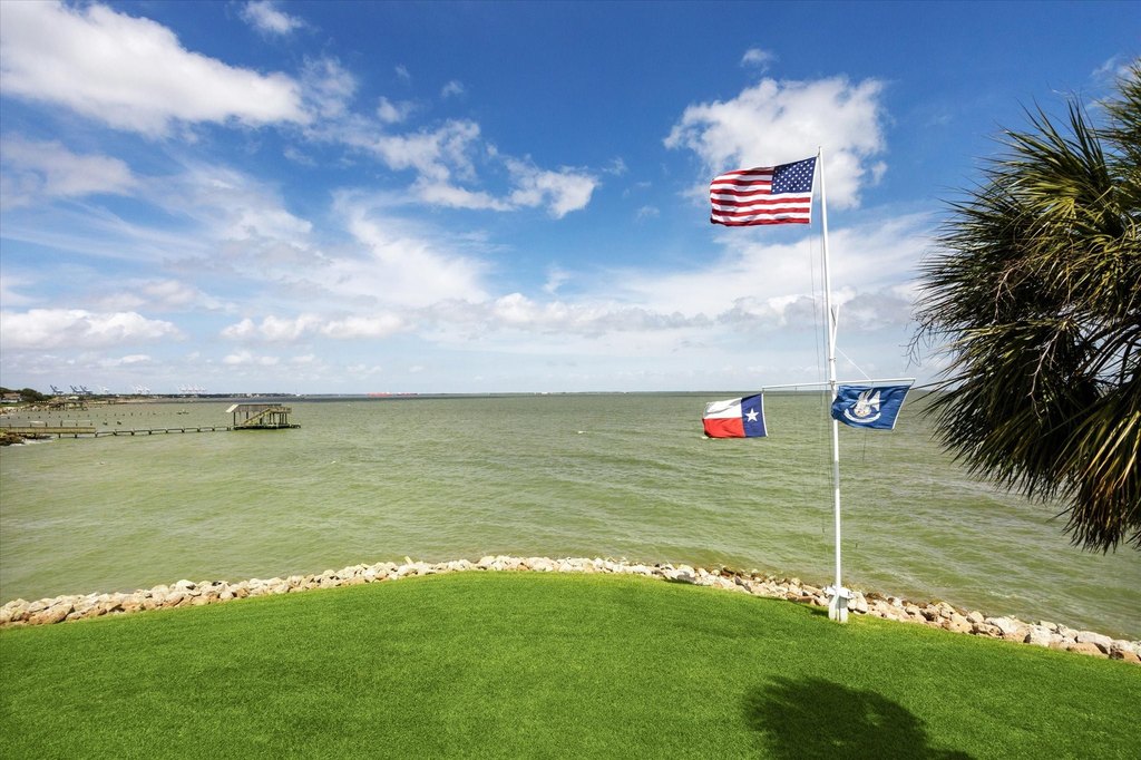 La Porte, Texas, 77571, United States, 5 Bedrooms Bedrooms, ,5.5 BathroomsBathrooms,Residential,Forsale,1954149