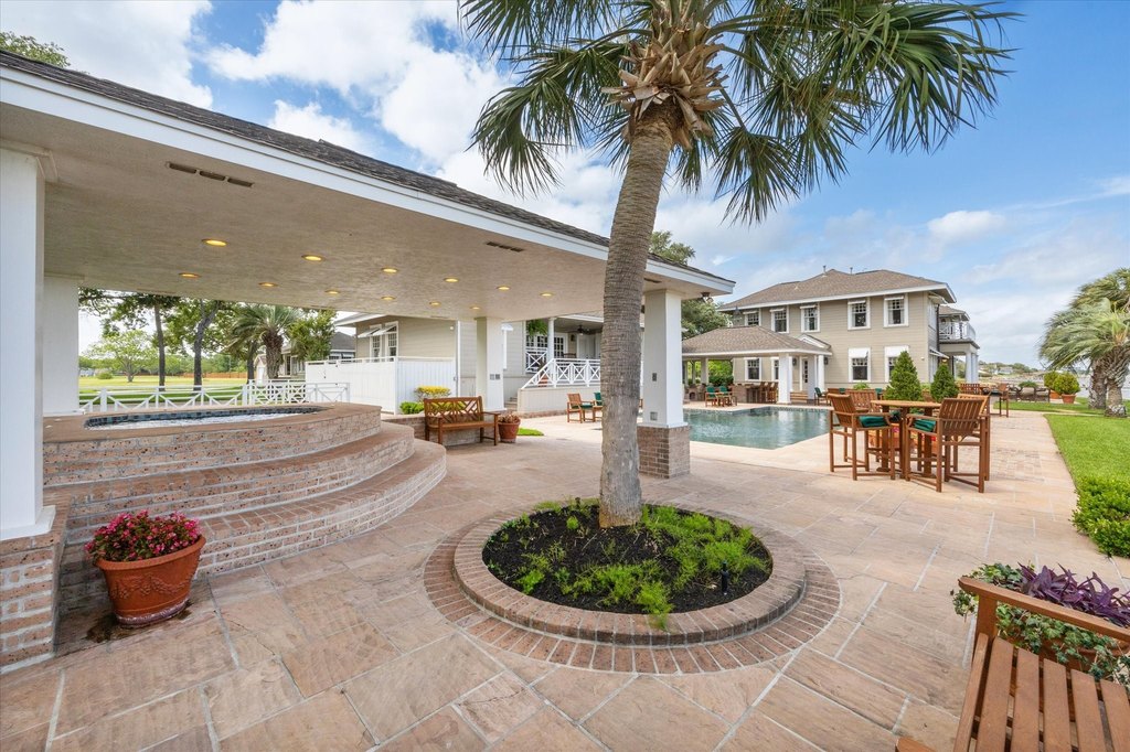 La Porte, Texas, 77571, United States, 5 Bedrooms Bedrooms, ,5.5 BathroomsBathrooms,Residential,Forsale,1954149