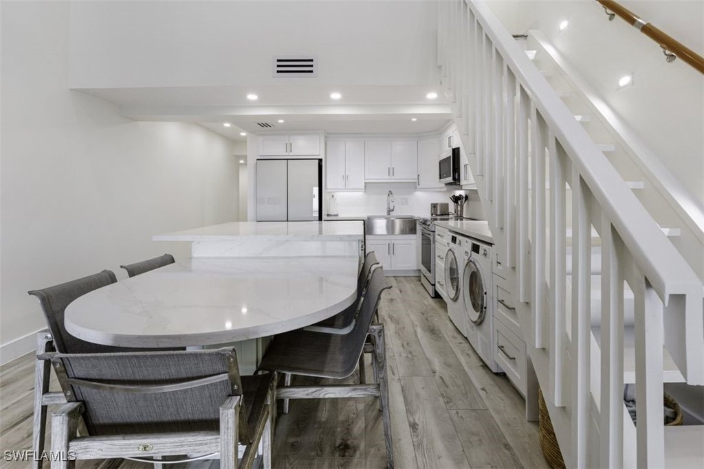 Captiva, Florida, 33924, United States, 4 Bedrooms Bedrooms, ,3 BathroomsBathrooms,Residential,Forsale,1886375