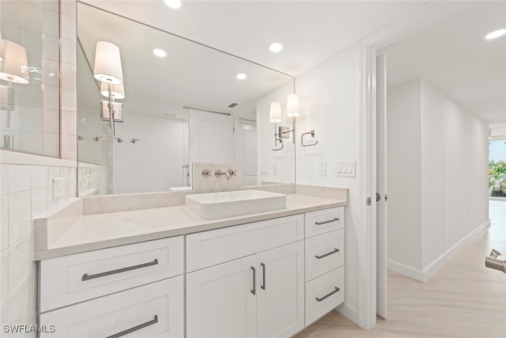 Sanibel, Florida, 33957, United States, 2 Bedrooms Bedrooms, ,2 BathroomsBathrooms,Residential,Forsale,1886387