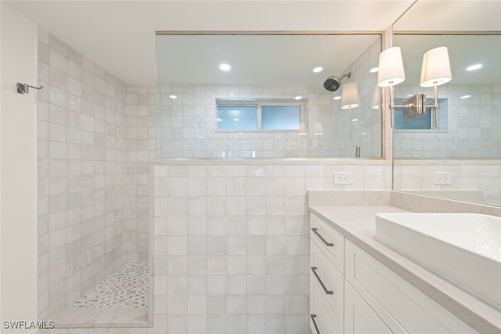 Sanibel, Florida, 33957, United States, 2 Bedrooms Bedrooms, ,2 BathroomsBathrooms,Residential,Forsale,1886387