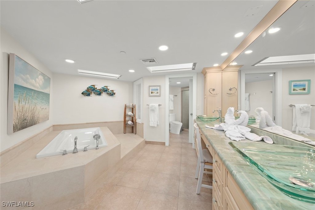 Captiva, Florida, 33924, United States, 3 Bedrooms Bedrooms, ,3 BathroomsBathrooms,Residential,Forsale,1886389