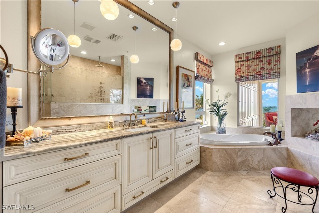 Captiva, Florida, 33924, United States, 5 Bedrooms Bedrooms, ,5.5 BathroomsBathrooms,Residential,Forsale,1971943