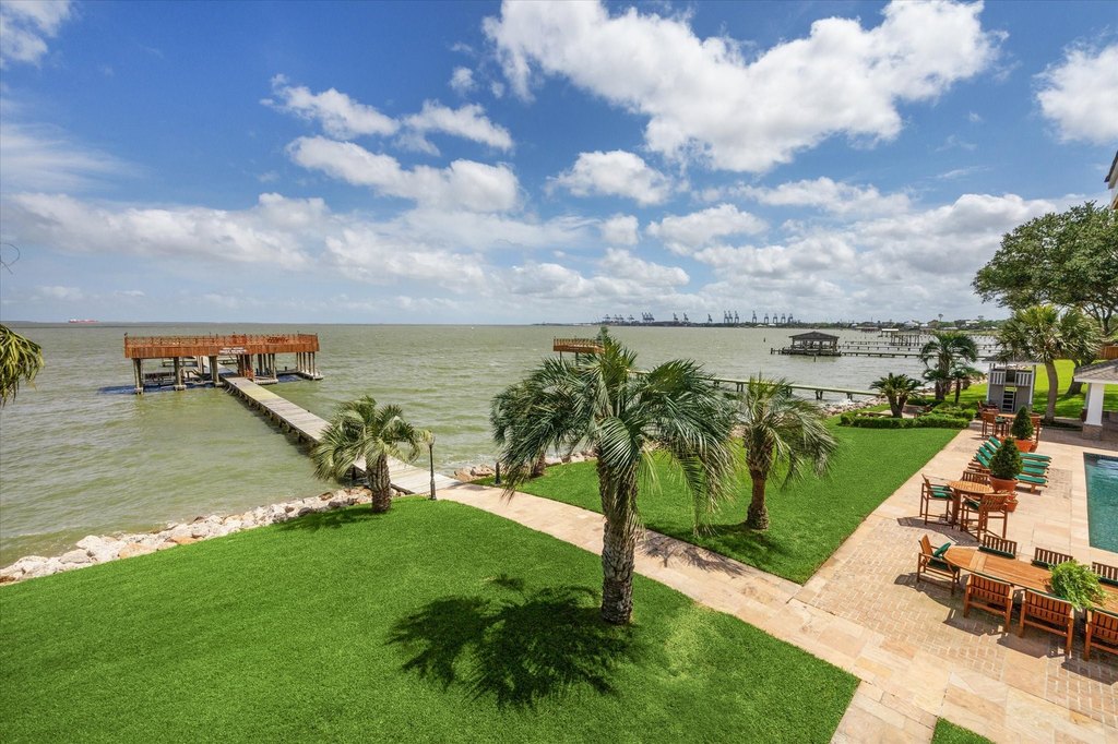 La Porte, Texas, 77571, United States, 5 Bedrooms Bedrooms, ,5.5 BathroomsBathrooms,Residential,Forsale,1954149