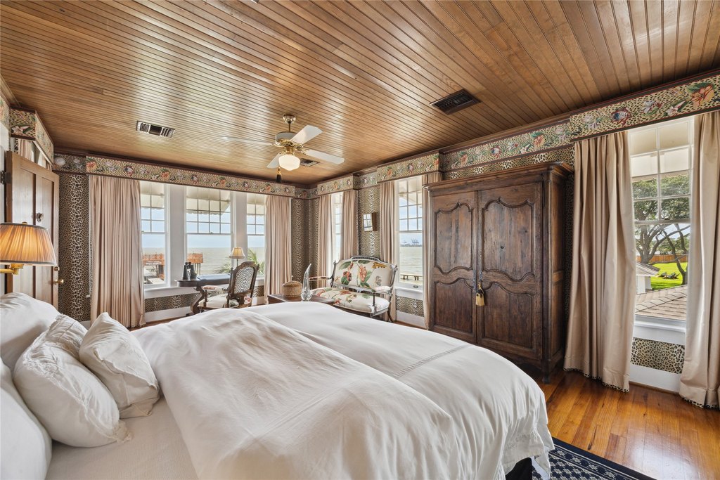 La Porte, Texas, 77571, United States, 5 Bedrooms Bedrooms, ,5.5 BathroomsBathrooms,Residential,Forsale,1954149