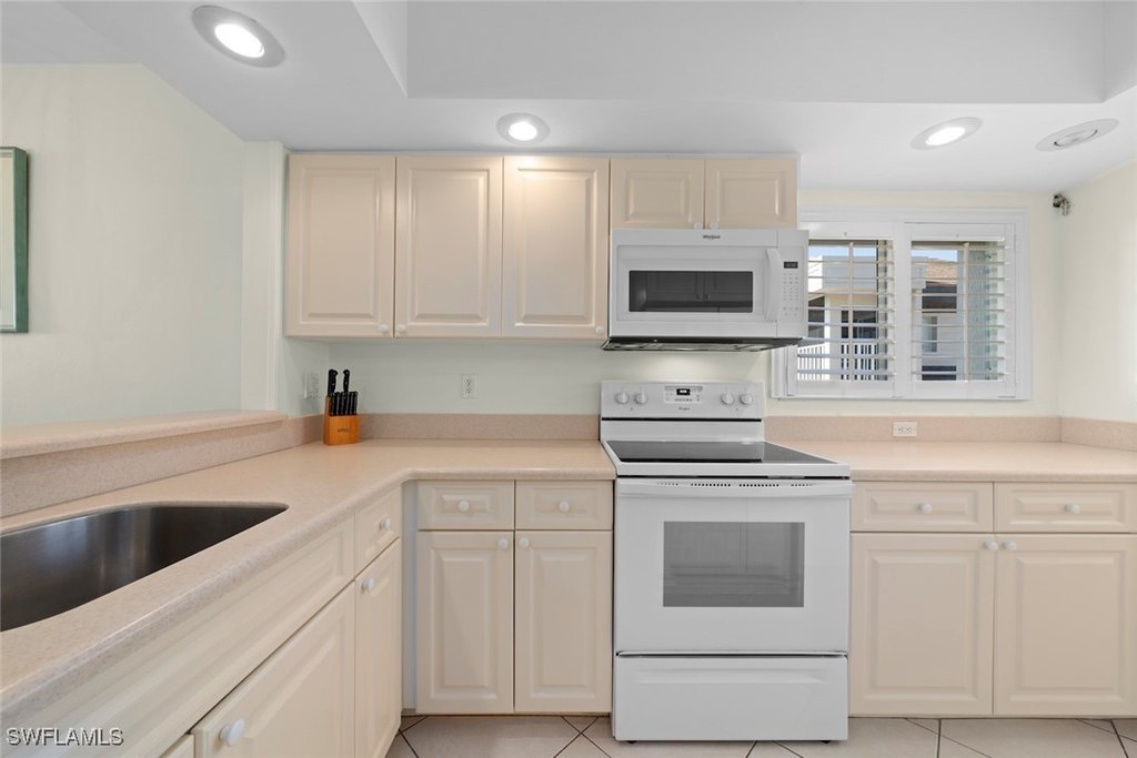 Sanibel, Florida, 33957, United States, 2 Bedrooms Bedrooms, ,2 BathroomsBathrooms,Residential,Forsale,1886402