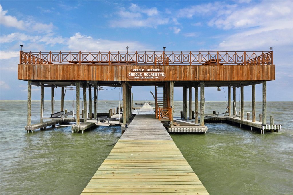 La Porte, Texas, 77571, United States, 5 Bedrooms Bedrooms, ,5.5 BathroomsBathrooms,Residential,Forsale,1954149