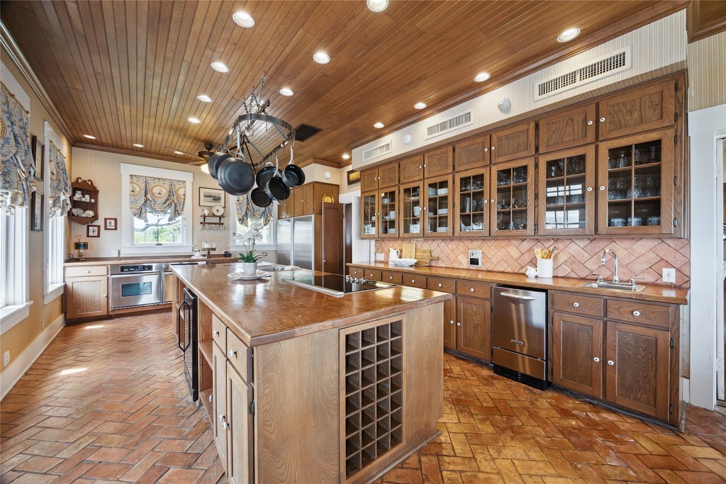 La Porte, Texas, 77571, United States, 5 Bedrooms Bedrooms, ,5.5 BathroomsBathrooms,Residential,Forsale,1954149