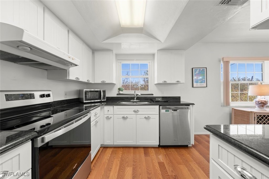 Sanibel, Florida, 33957, United States, 2 Bedrooms Bedrooms, ,2 BathroomsBathrooms,Residential,Forsale,1886369