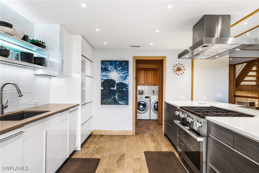 Sanibel, Florida, 33957, United States, 4 Bedrooms Bedrooms, ,4.5 BathroomsBathrooms,Residential,Forsale,1971933