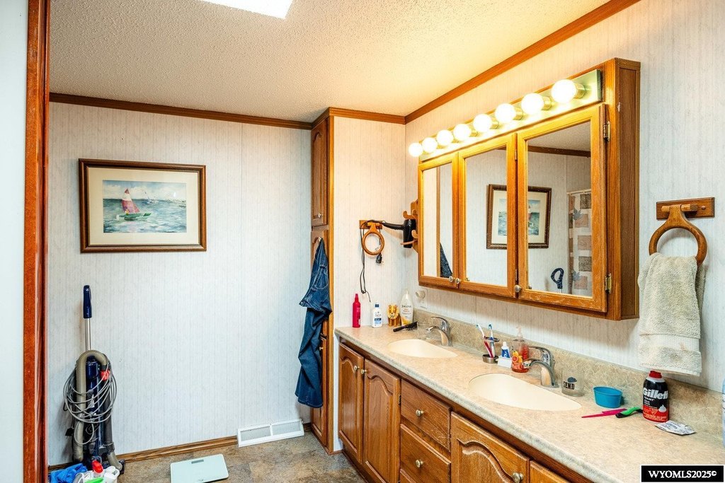 Buffalo, Wyoming, 82834, United States, 3 Bedrooms Bedrooms, ,3 BathroomsBathrooms,Residential,Forsale,1963296