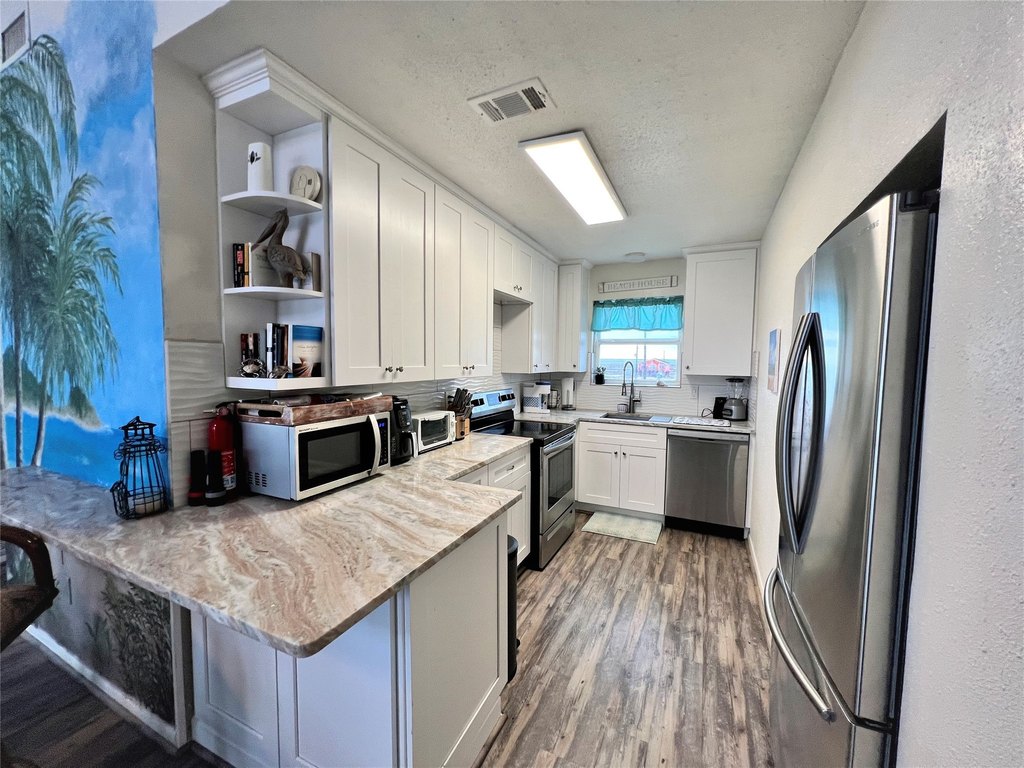 Freeport, Texas, 77541, United States, 3 Bedrooms Bedrooms, ,2 BathroomsBathrooms,Residential,Forsale,1889085