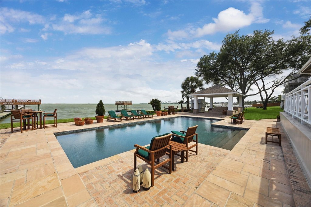 La Porte, Texas, 77571, United States, 5 Bedrooms Bedrooms, ,5.5 BathroomsBathrooms,Residential,Forsale,1954149