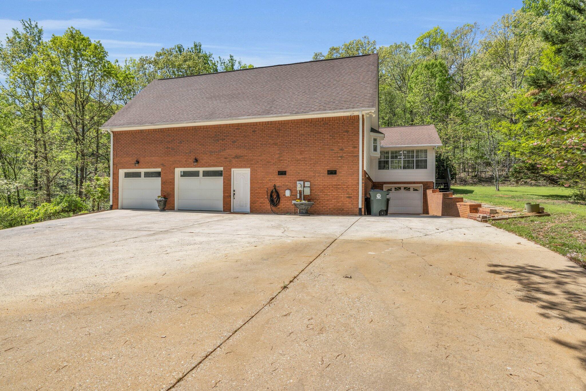 Chattanooga, Tennessee, 37419, United States, 4 Bedrooms Bedrooms, ,3 BathroomsBathrooms,Residential,Forsale,1894443