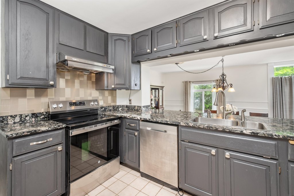 Laconia, New Hampshire, 03246, United States, 3 Bedrooms Bedrooms, ,2.5 BathroomsBathrooms,Residential,Forsale,1968474