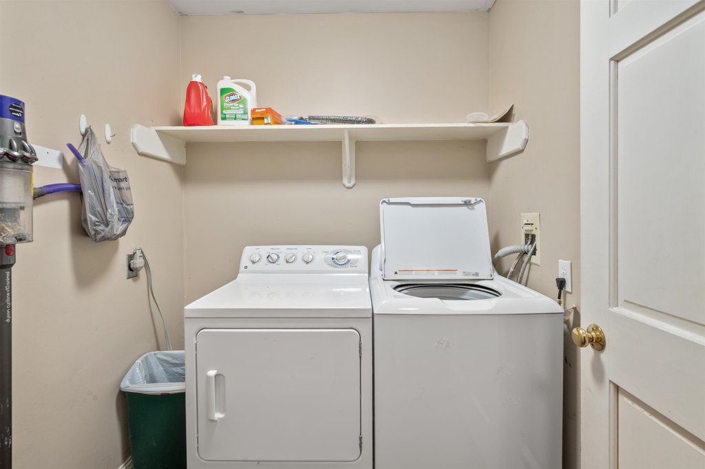 Laconia, New Hampshire, 03246, United States, 3 Bedrooms Bedrooms, ,2.5 BathroomsBathrooms,Residential,Forsale,1968474