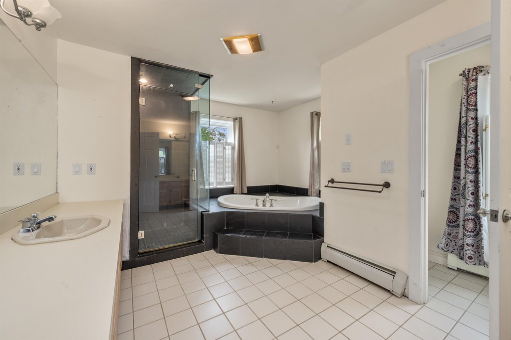 Laconia, New Hampshire, 03246, United States, 3 Bedrooms Bedrooms, ,2.5 BathroomsBathrooms,Residential,Forsale,1968474