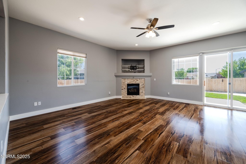 Sparks, Nevada, 89436, United States, 3 Bedrooms Bedrooms, ,2 BathroomsBathrooms,Residential,Forsale,1910317