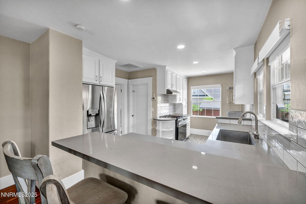 Reno, Nevada, 89503, United States, 2 Bedrooms Bedrooms, ,1 BathroomBathrooms,Residential,Forsale,1993740