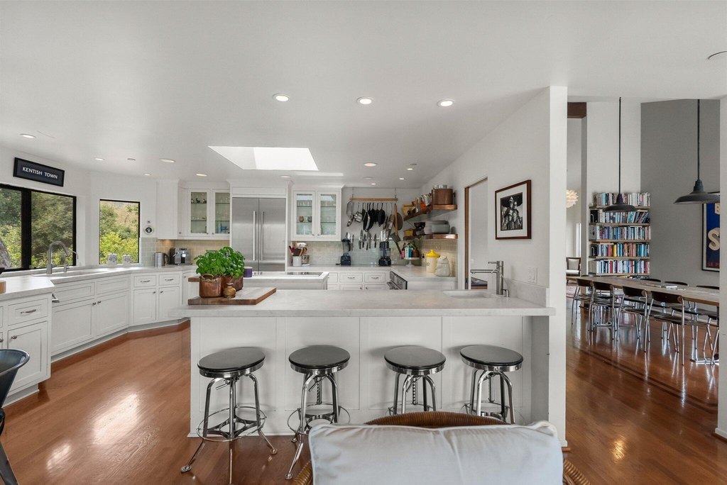 GOLETA, California, 93117, United States, 5 Bedrooms Bedrooms, ,4.5 BathroomsBathrooms,Residential,Forsale,1909547