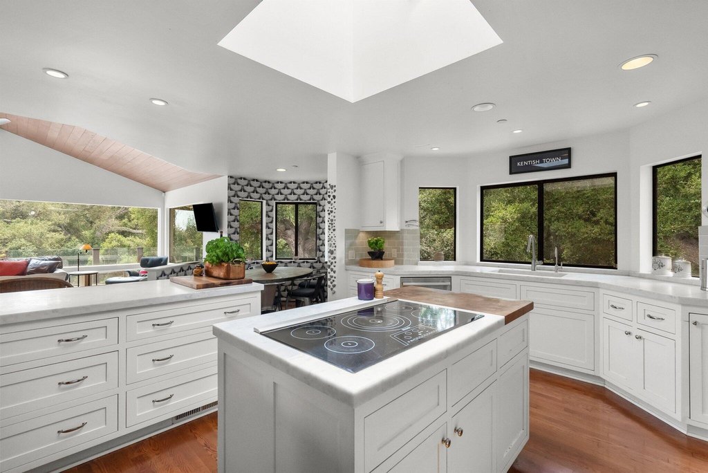 GOLETA, California, 93117, United States, 5 Bedrooms Bedrooms, ,4.5 BathroomsBathrooms,Residential,Forsale,1909547