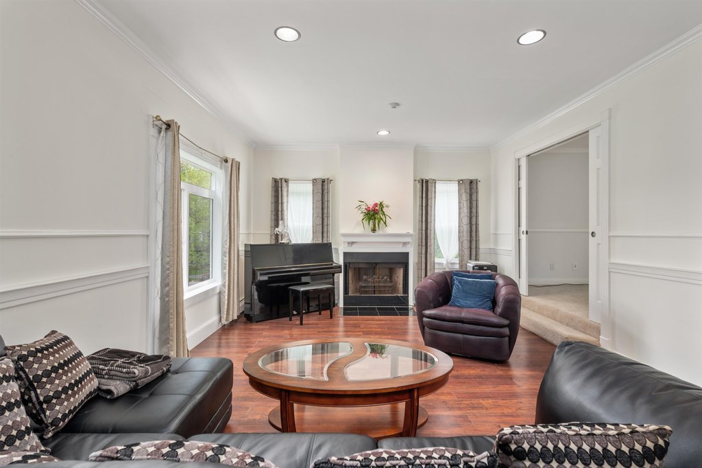 Laconia, New Hampshire, 03246, United States, 3 Bedrooms Bedrooms, ,2.5 BathroomsBathrooms,Residential,Forsale,1968474