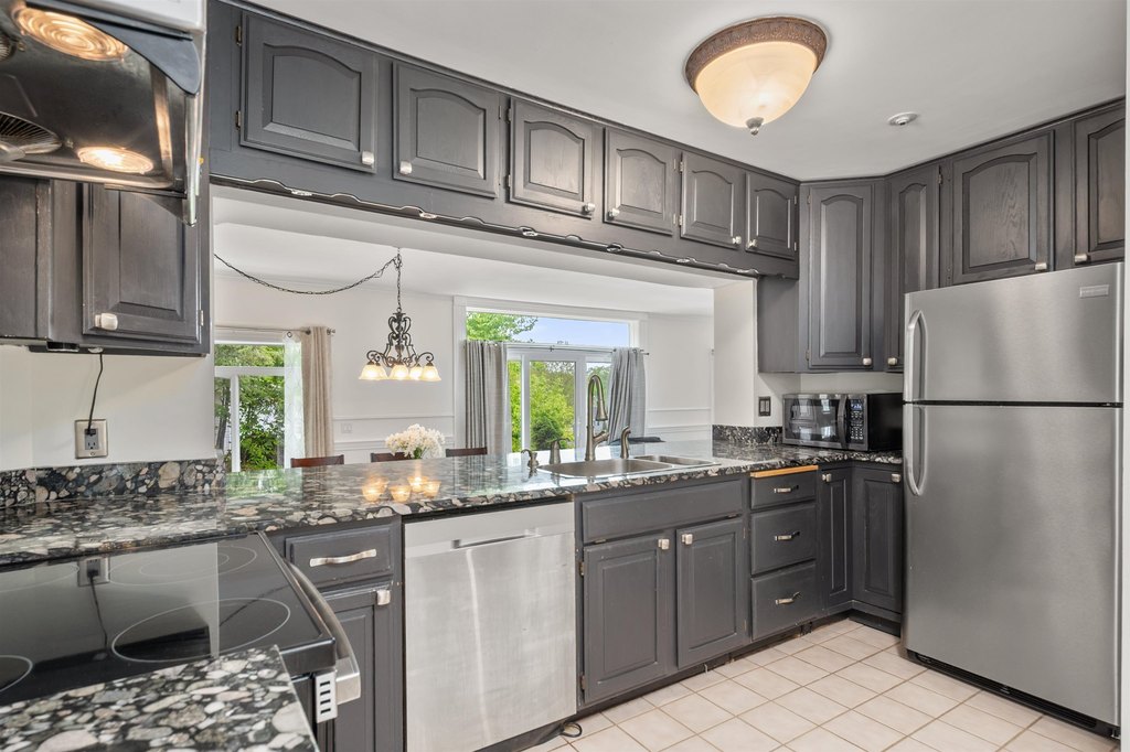 Laconia, New Hampshire, 03246, United States, 3 Bedrooms Bedrooms, ,2.5 BathroomsBathrooms,Residential,Forsale,1968474