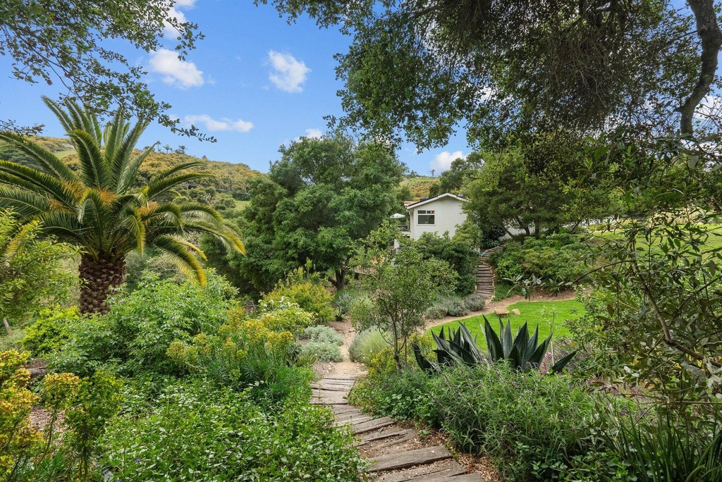 GOLETA, California, 93117, United States, 5 Bedrooms Bedrooms, ,4.5 BathroomsBathrooms,Residential,Forsale,1909547