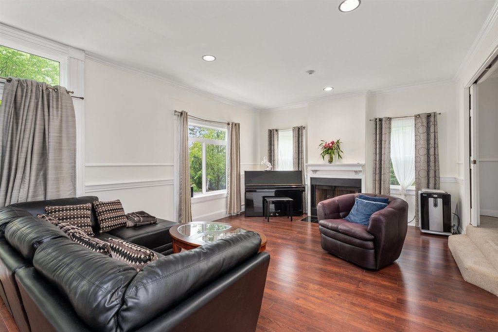 Laconia, New Hampshire, 03246, United States, 3 Bedrooms Bedrooms, ,2.5 BathroomsBathrooms,Residential,Forsale,1968474