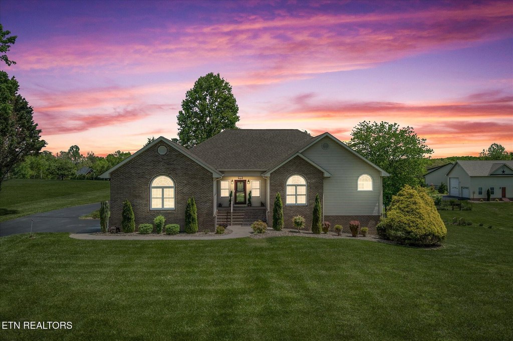 Crossville, Tennessee, 38555, United States, 3 Bedrooms Bedrooms, ,2.5 BathroomsBathrooms,Residential,Forsale,1929846
