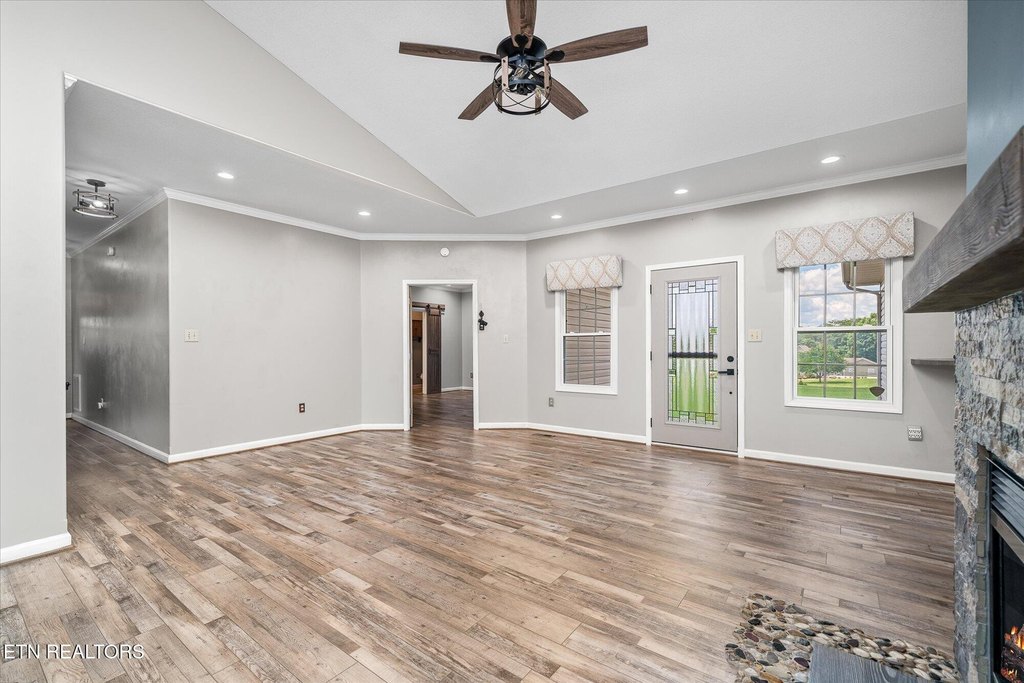 Crossville, Tennessee, 38555, United States, 3 Bedrooms Bedrooms, ,2.5 BathroomsBathrooms,Residential,Forsale,1929846