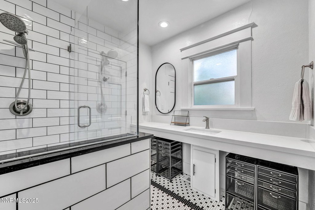 Reno, Nevada, 89503, United States, 2 Bedrooms Bedrooms, ,1 BathroomBathrooms,Residential,Forsale,1993740