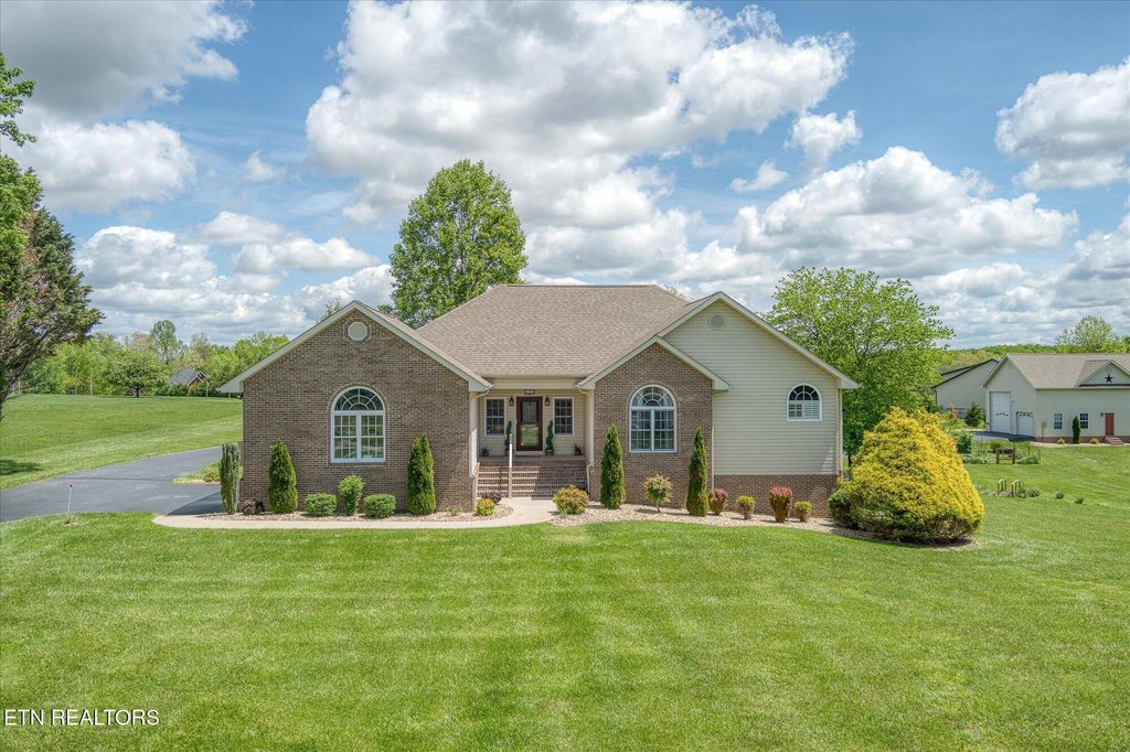 Crossville, Tennessee, 38555, United States, 3 Bedrooms Bedrooms, ,2.5 BathroomsBathrooms,Residential,Forsale,1929846