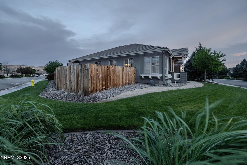 Sparks, Nevada, 89436, United States, 3 Bedrooms Bedrooms, ,2 BathroomsBathrooms,Residential,Forsale,1910317