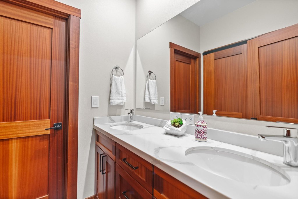 Waikoloa, Hawaii, 96738, United States, 5 Bedrooms Bedrooms, ,4 BathroomsBathrooms,Residential,Forsale,1886676