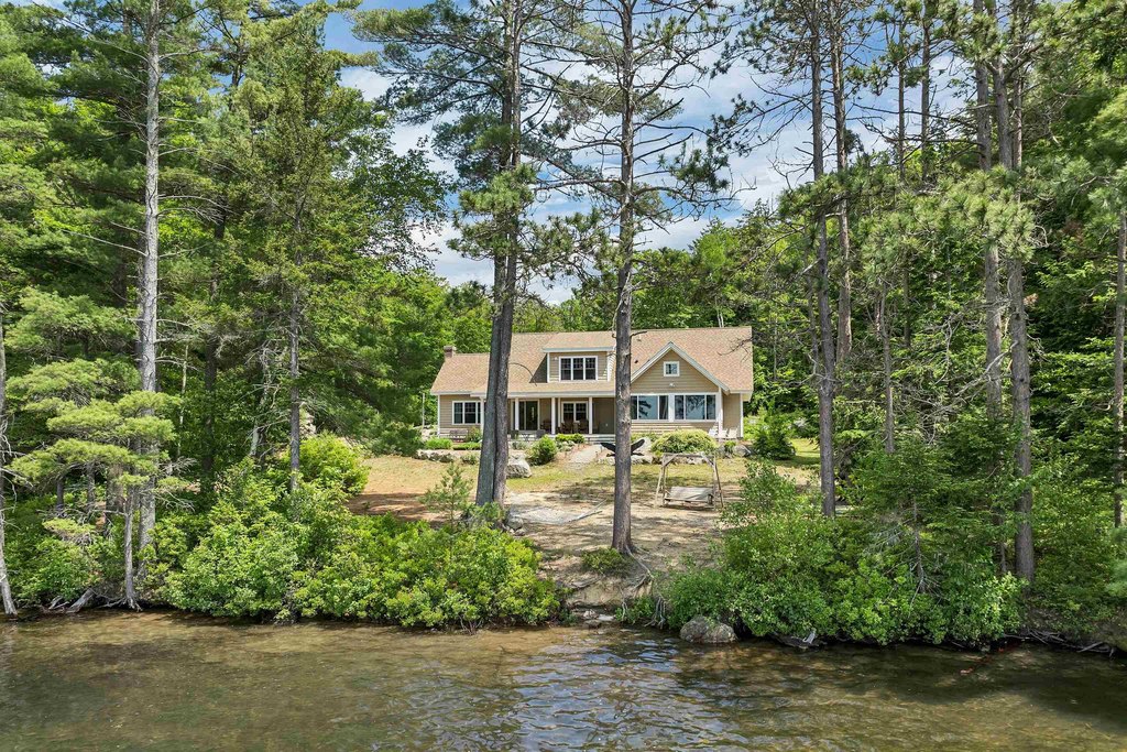 New Durham, New Hampshire, 03855, United States, 4 Bedrooms Bedrooms, ,3.5 BathroomsBathrooms,Residential,Forsale,1941222