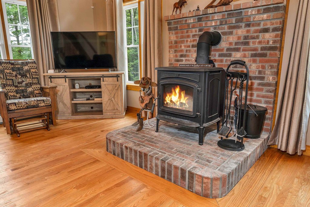 New Durham, New Hampshire, 03855, United States, 4 Bedrooms Bedrooms, ,3.5 BathroomsBathrooms,Residential,Forsale,1941222