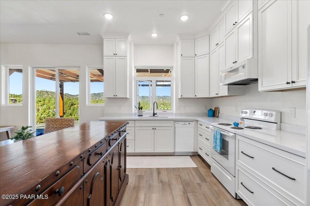 Prescott, Arizona, 86303, United States, 3 Bedrooms Bedrooms, ,2 BathroomsBathrooms,Residential,Forsale,1903165