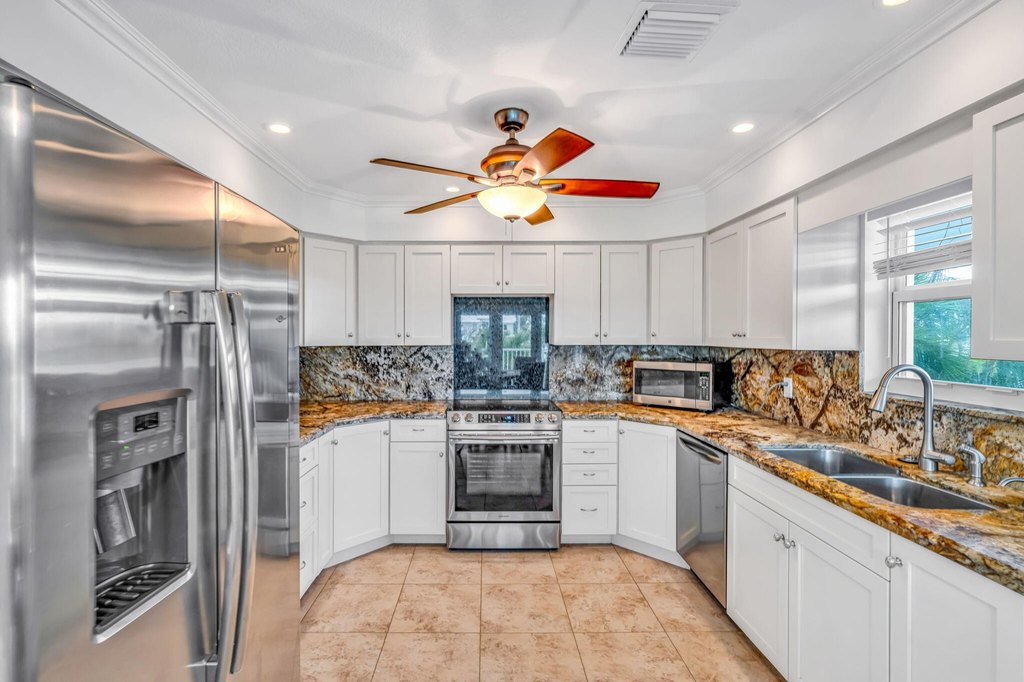 Key Colony, Florida, 33051, United States, 6 Bedrooms Bedrooms, ,4 BathroomsBathrooms,Residential,Forsale,2004351