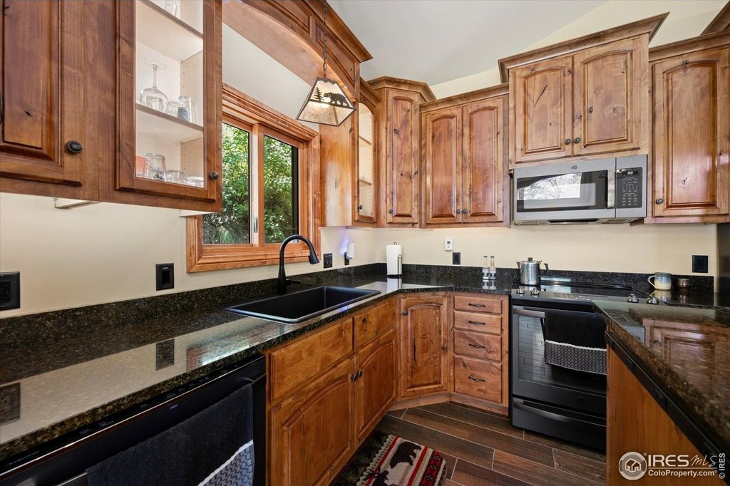 Bellvue, Colorado, 80512, United States, 3 Bedrooms Bedrooms, ,2 BathroomsBathrooms,Residential,Forsale,1903111