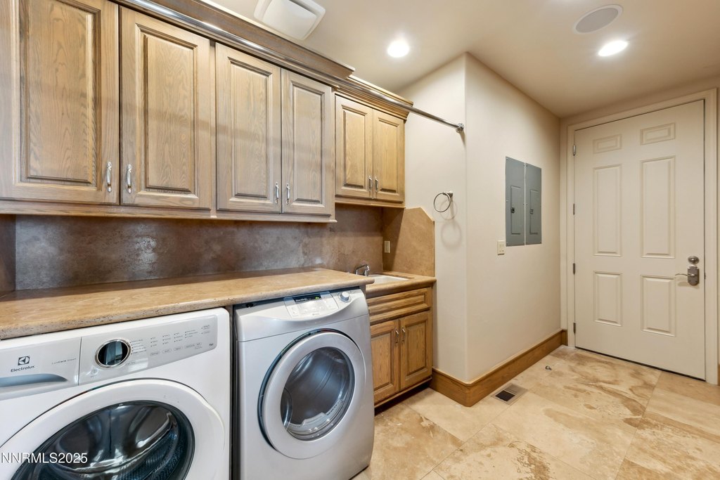 Gardnerville, Nevada, 89410, United States, 5 Bedrooms Bedrooms, ,6.5 BathroomsBathrooms,Residential,Forsale,1886497