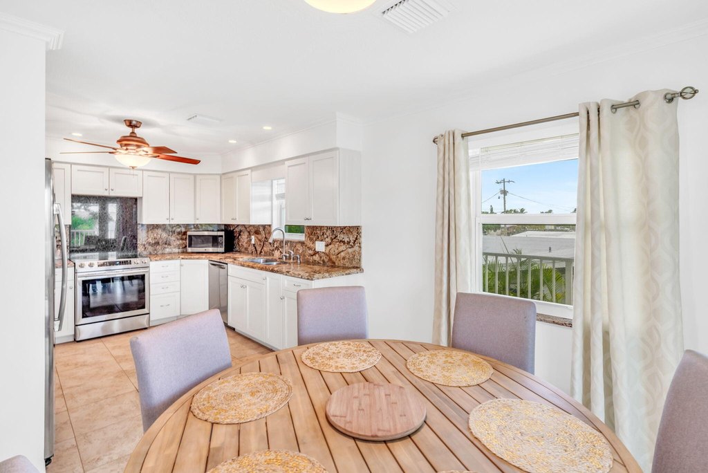 Key Colony, Florida, 33051, United States, 6 Bedrooms Bedrooms, ,4 BathroomsBathrooms,Residential,Forsale,2004351